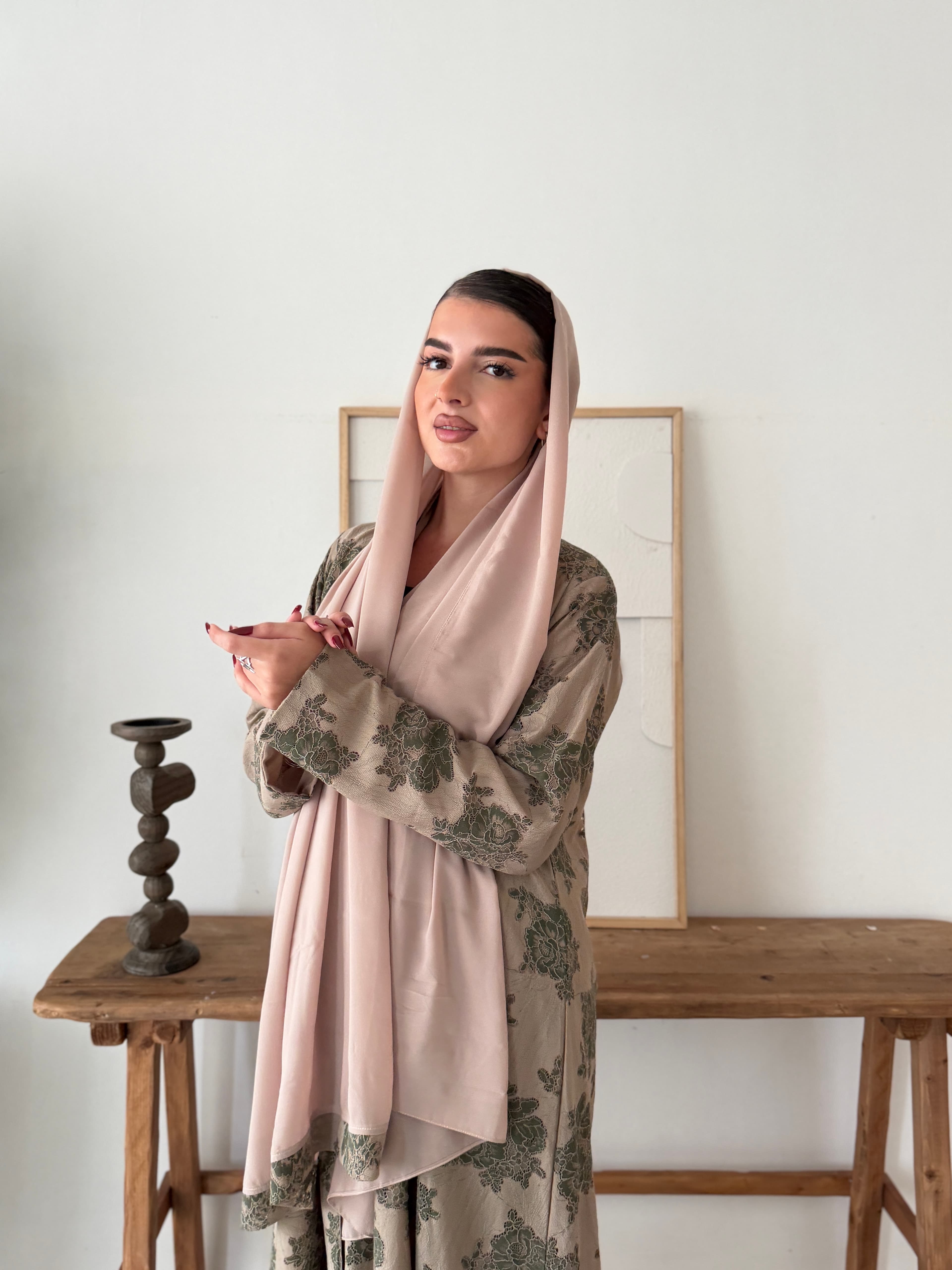 عباية غيمة بيج