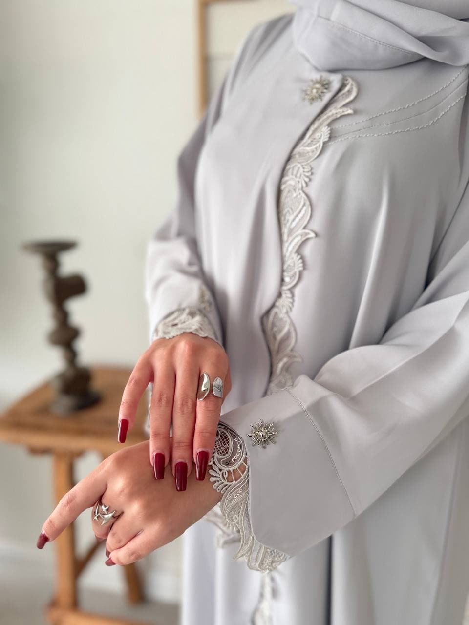 عباية فيلورا أسود